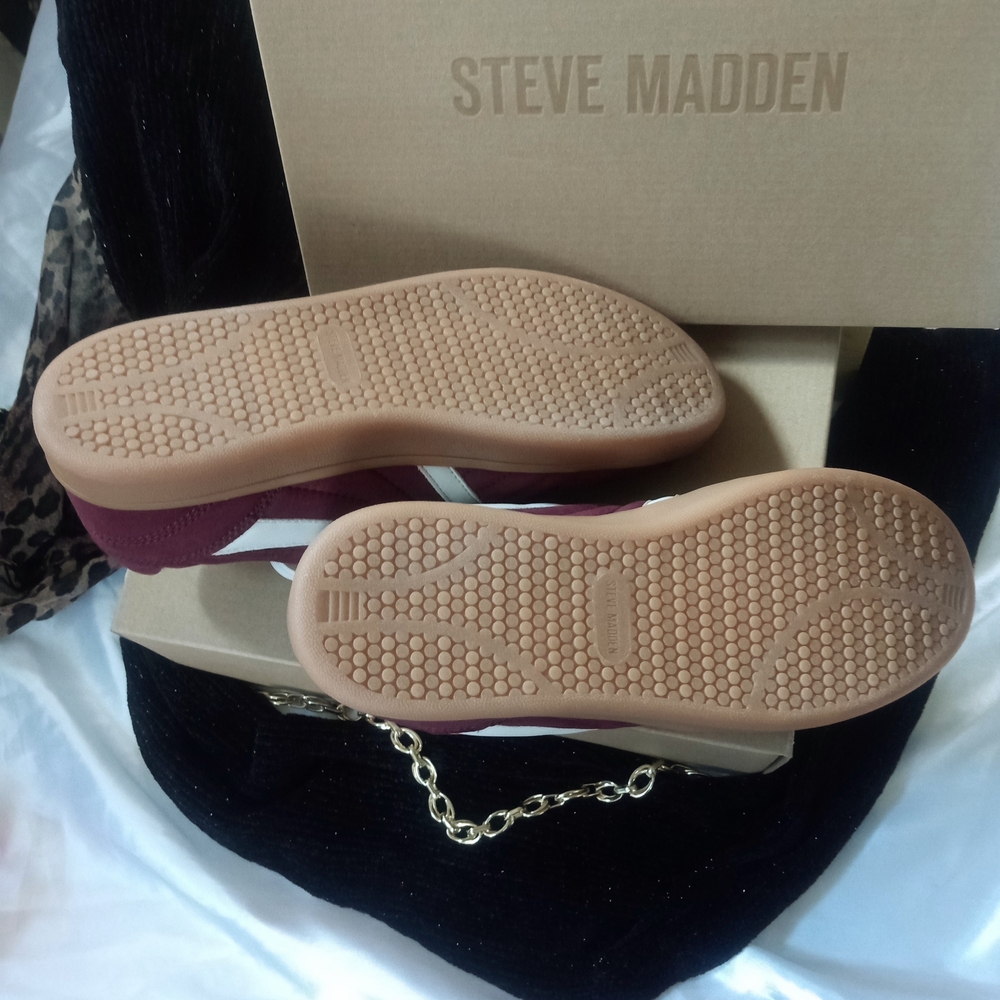 🆕 Steve Madden Burgundy Suede Sneakers with White Stripes - Picture 4 of 6